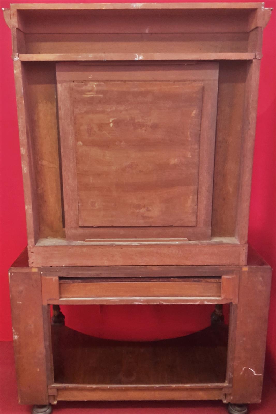 Console with mirror, return of Egypt