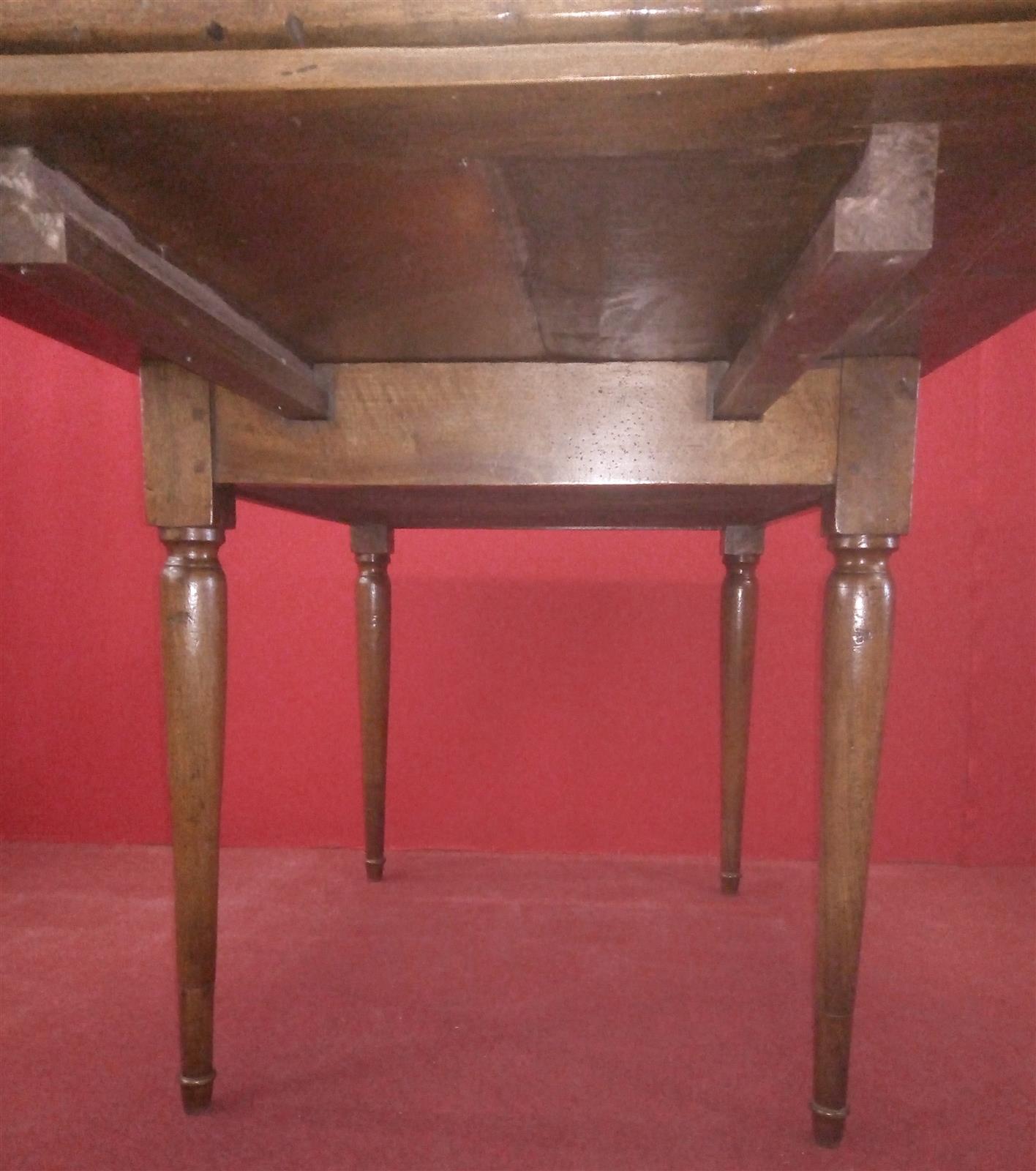 Extendable table in Walnut, Empire