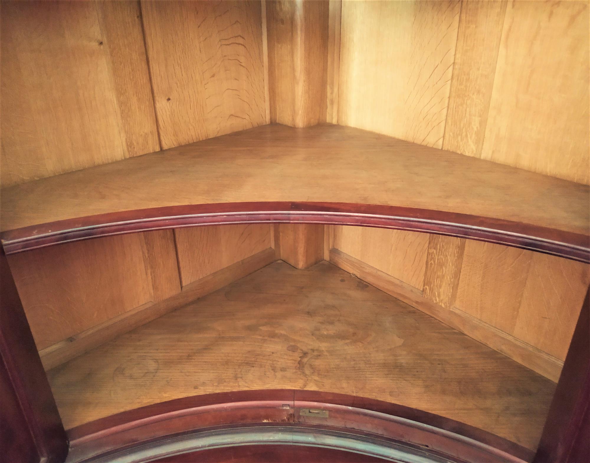Curved corner cabinet