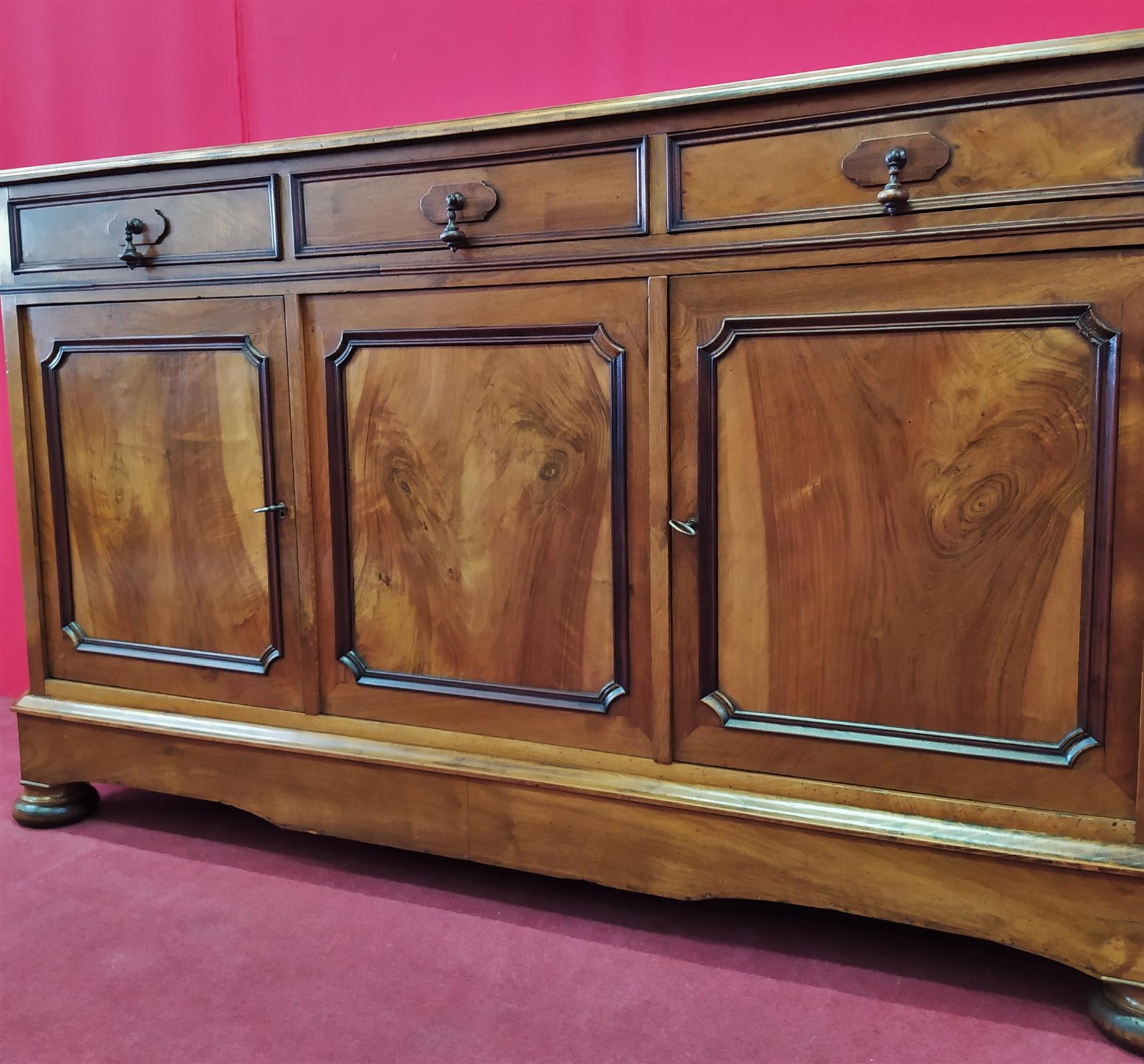Sideboard with three doors and three drawers, in light Mahogany