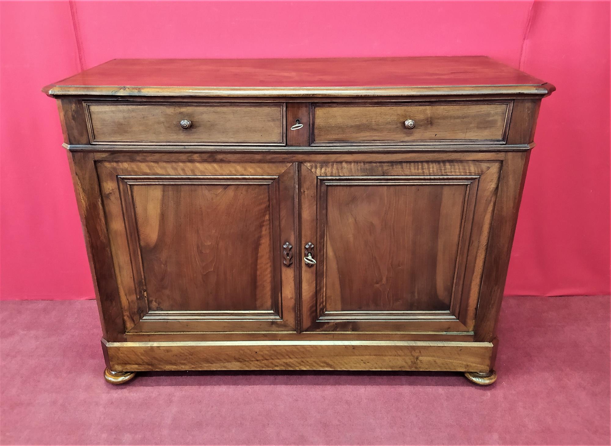 Venetian sideboard with two doors and two drawers