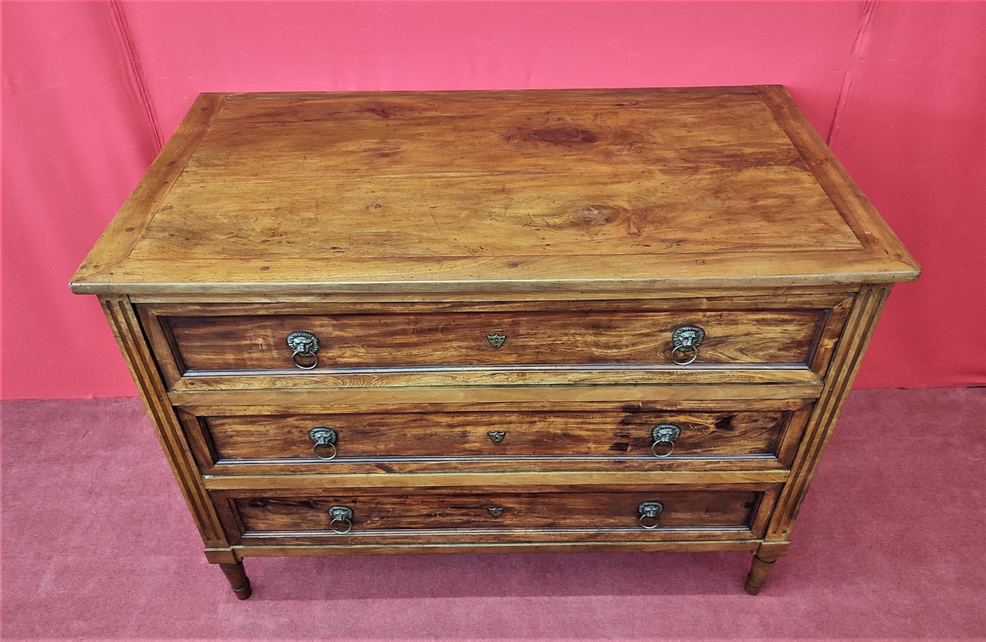 Louis XVI chest of drawers with turned leg