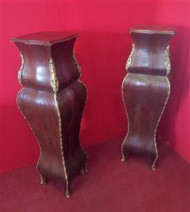 Pair of columns with bronzes
