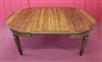Extendable round table