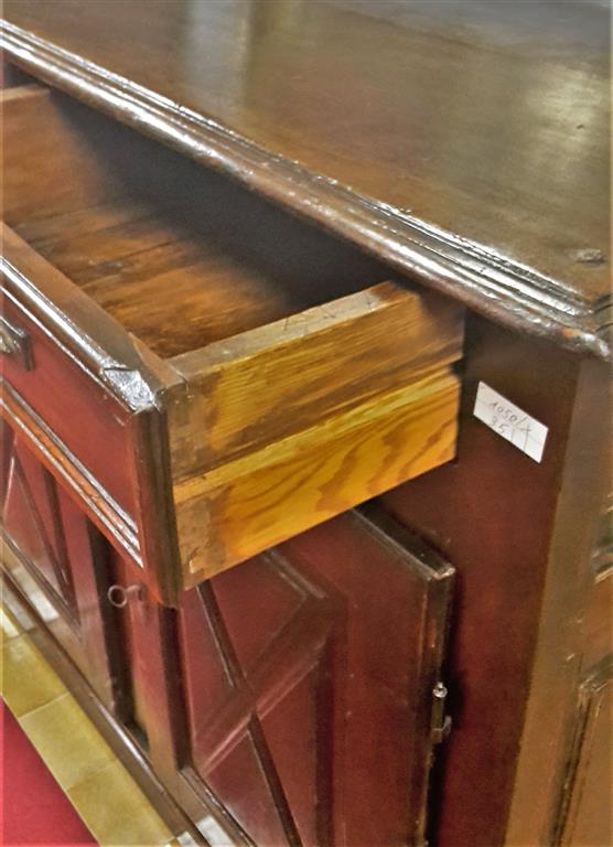 Sideboard, early '700, Italian