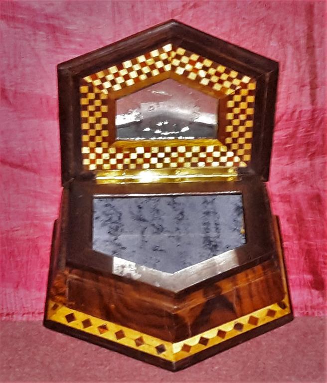 Wooden jewelry box