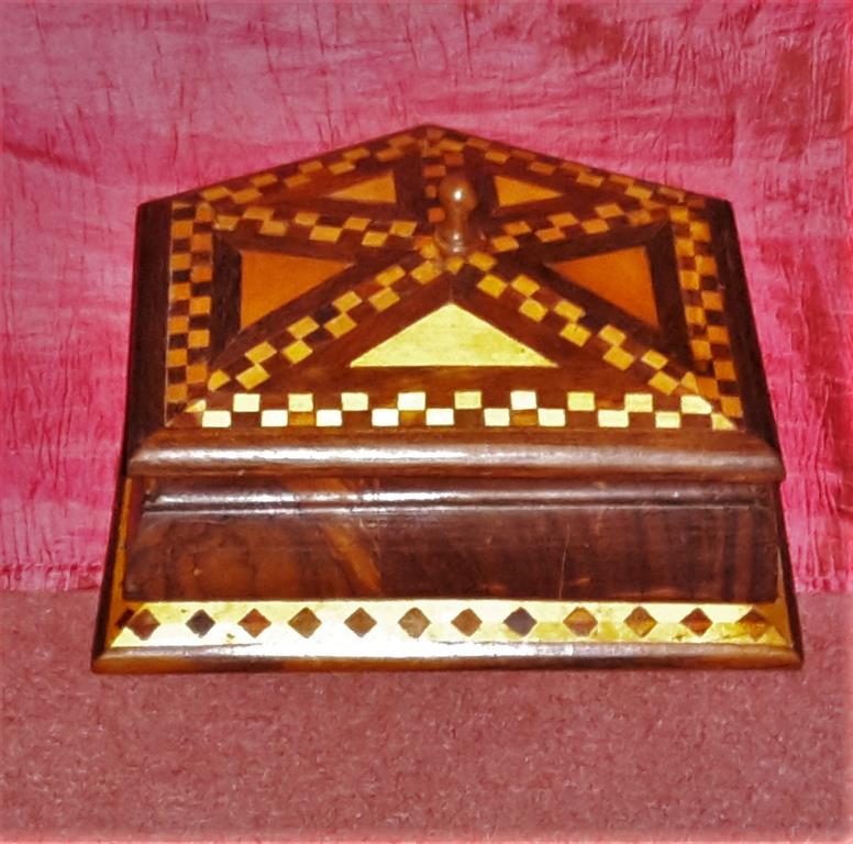 Wooden jewelry box