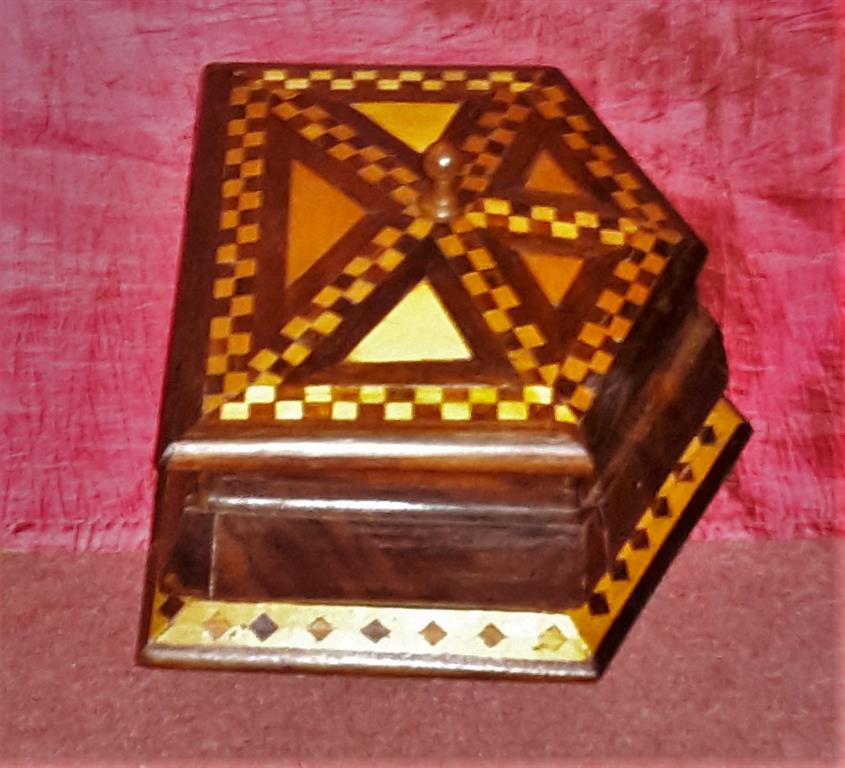 Wooden jewelry box