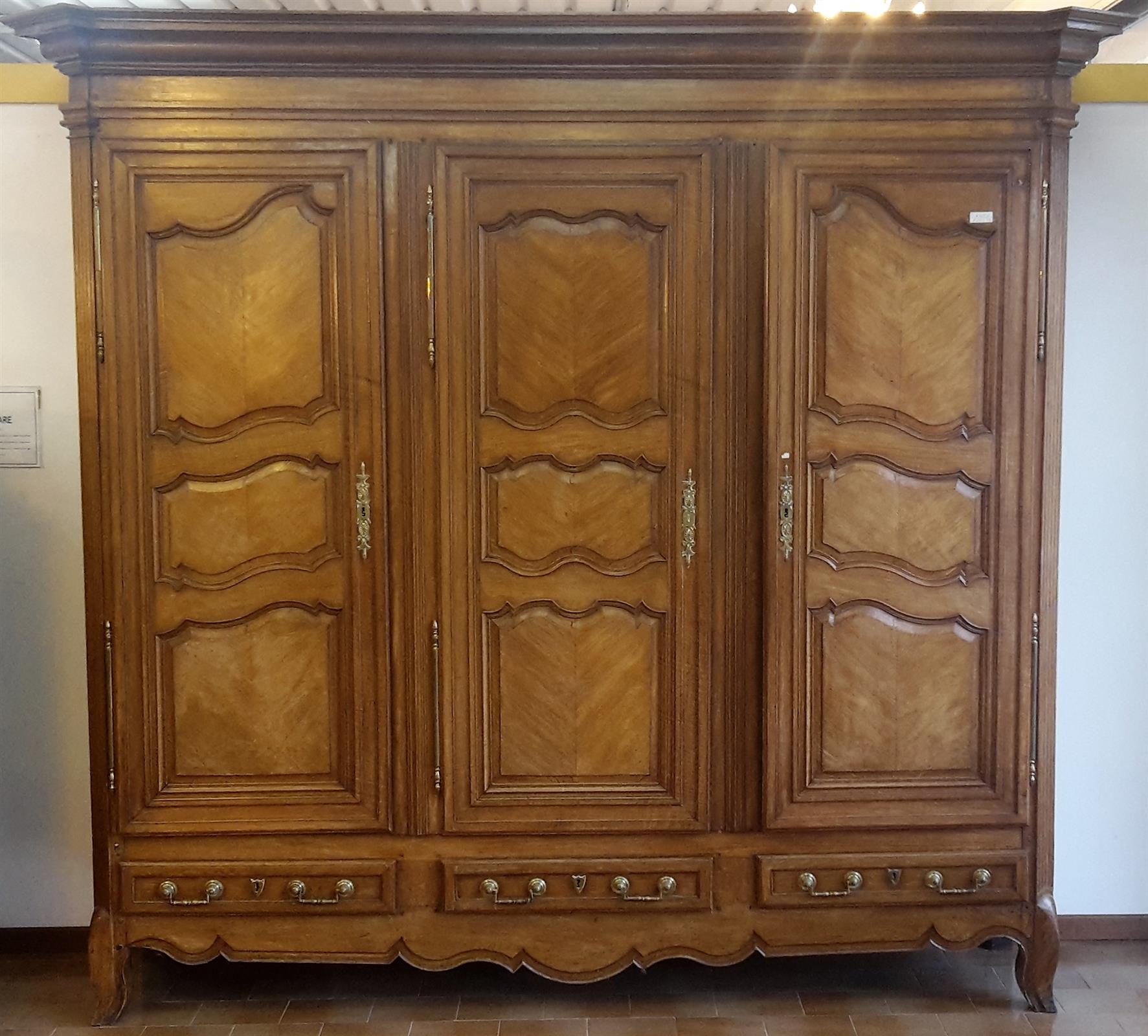 Provençal three-door wardrobe