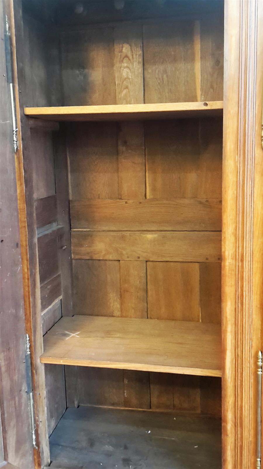 Provençal three-door wardrobe