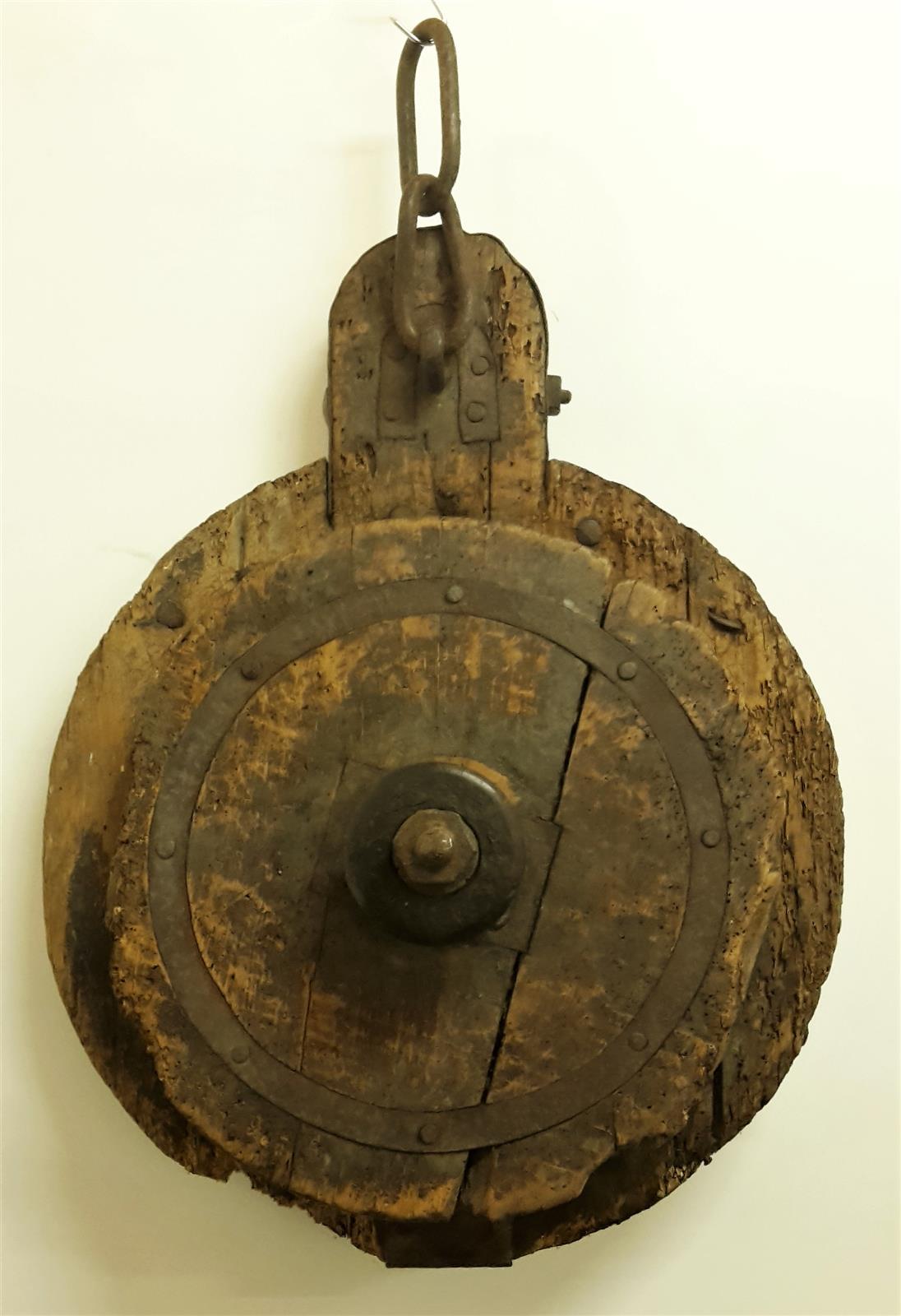 Pulley for towing in wood