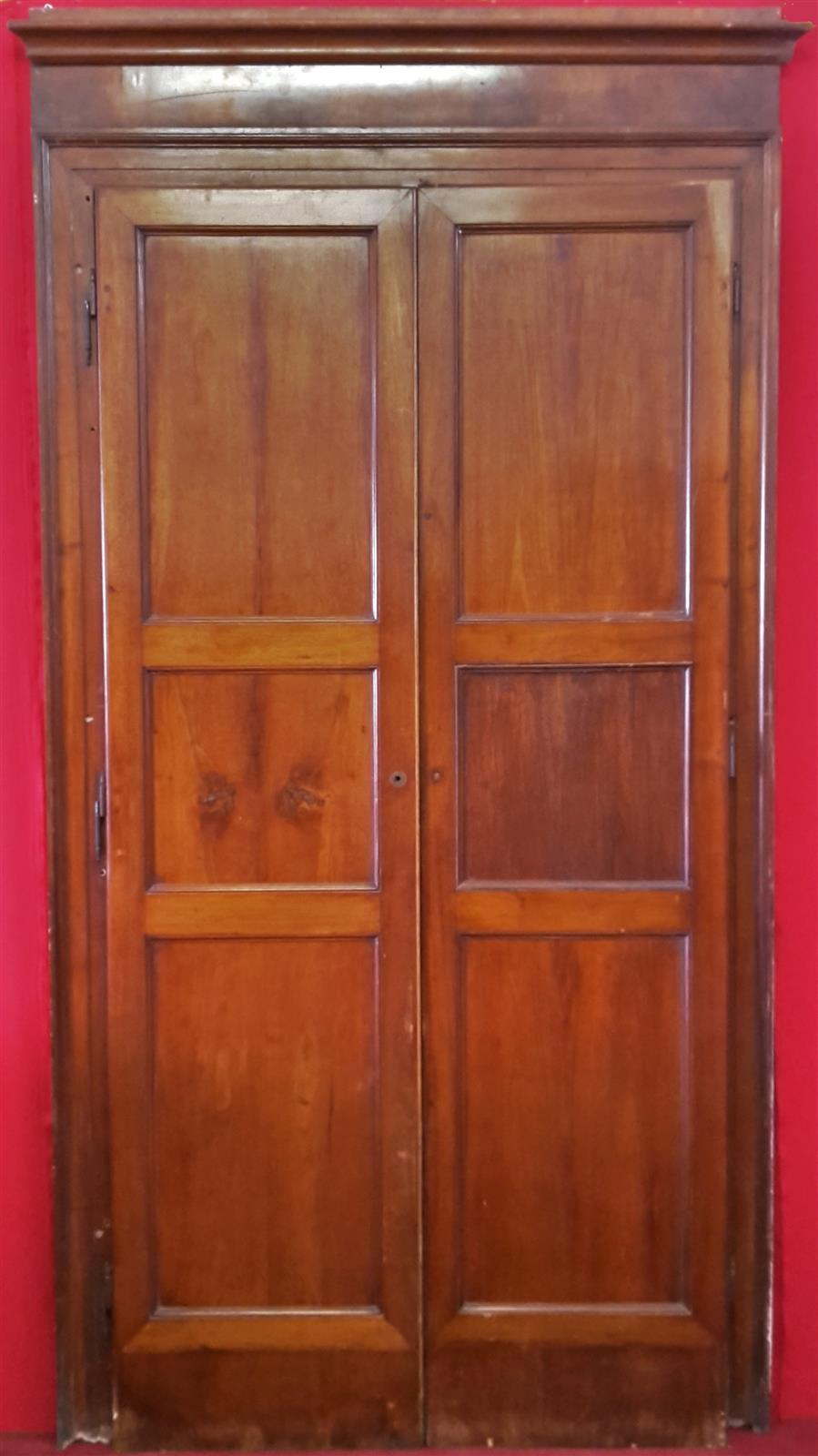 Interior door in Walnut