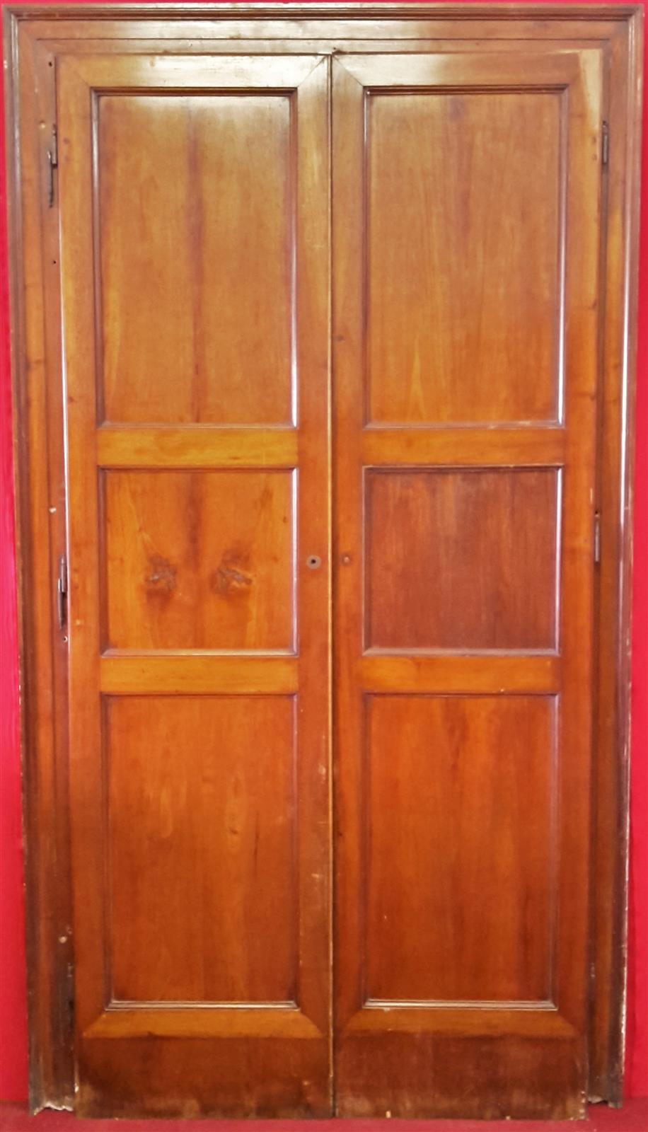 Interior door in Walnut