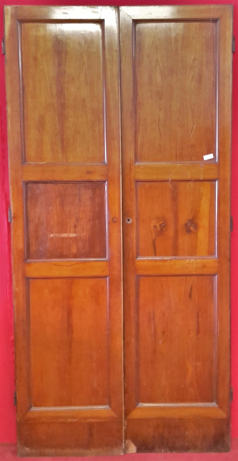 Interior door in Walnut