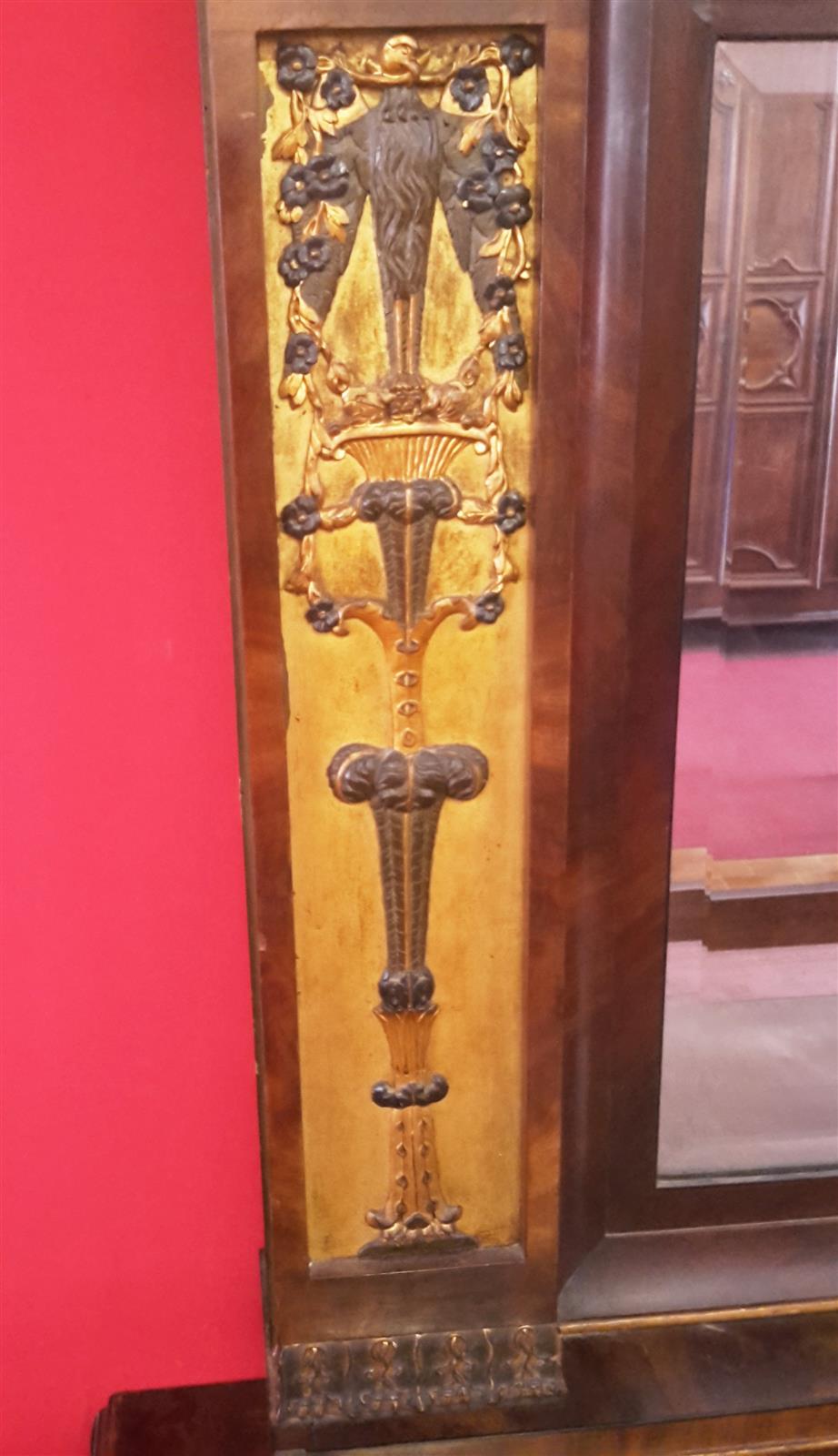 Console with mirror, return of Egypt