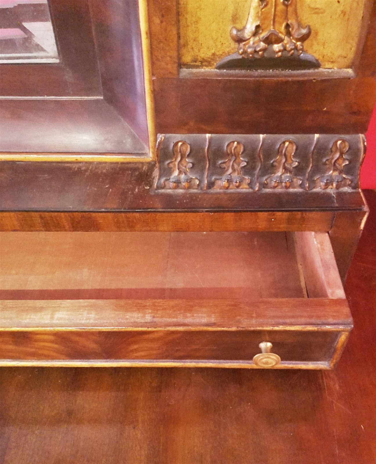 Console with mirror, return of Egypt