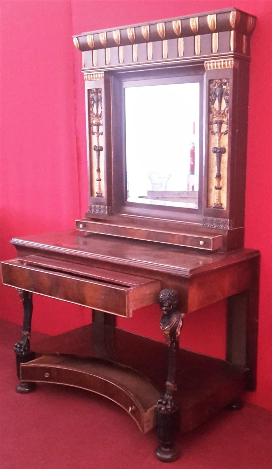 Console with mirror, return of Egypt