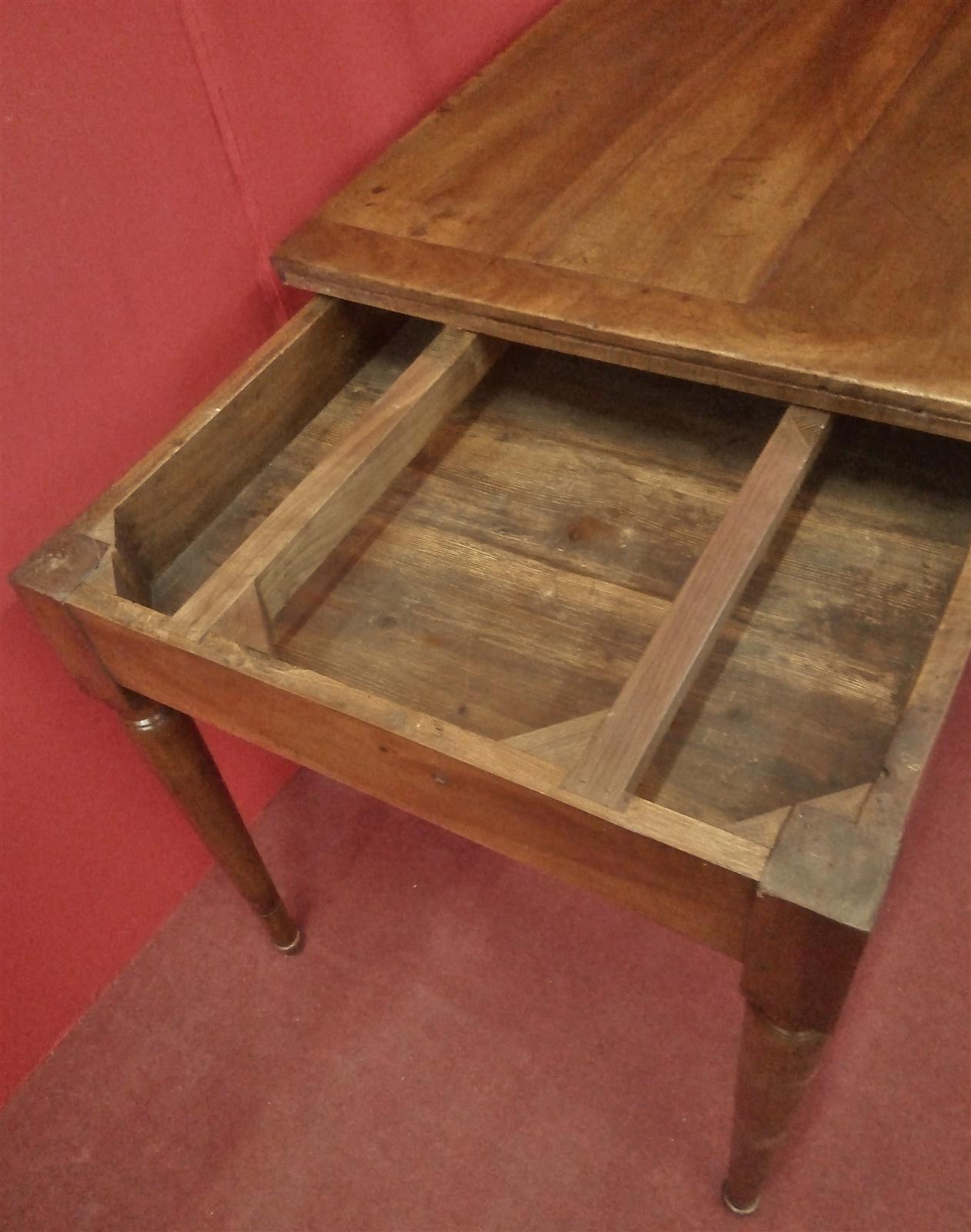 Extendable table in Walnut, Empire