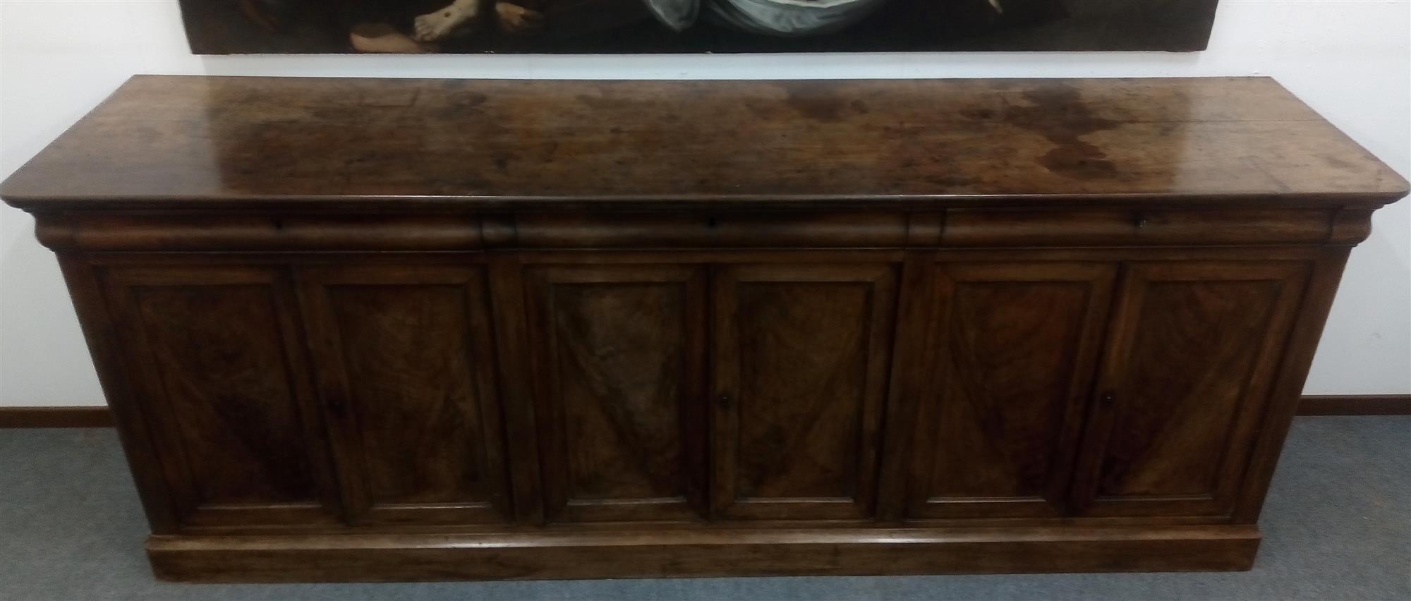 Credenza a sei porte