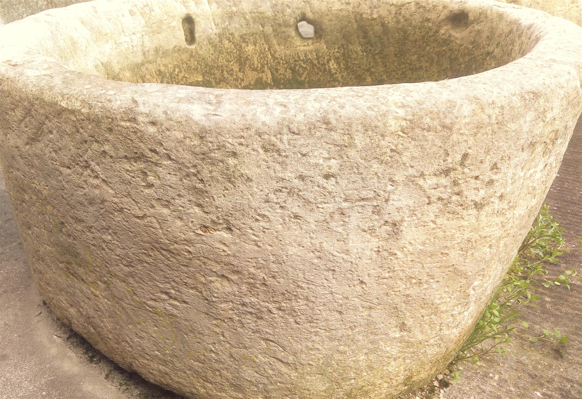 Vasche scavate da pietra leccese