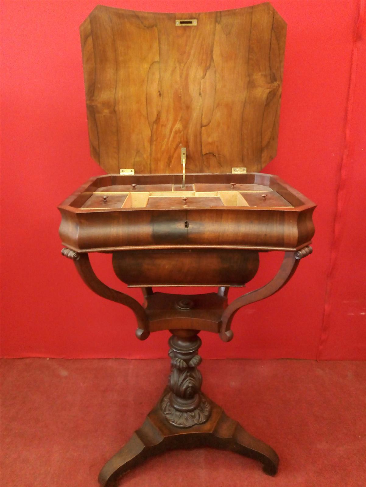Lombard little sewing table