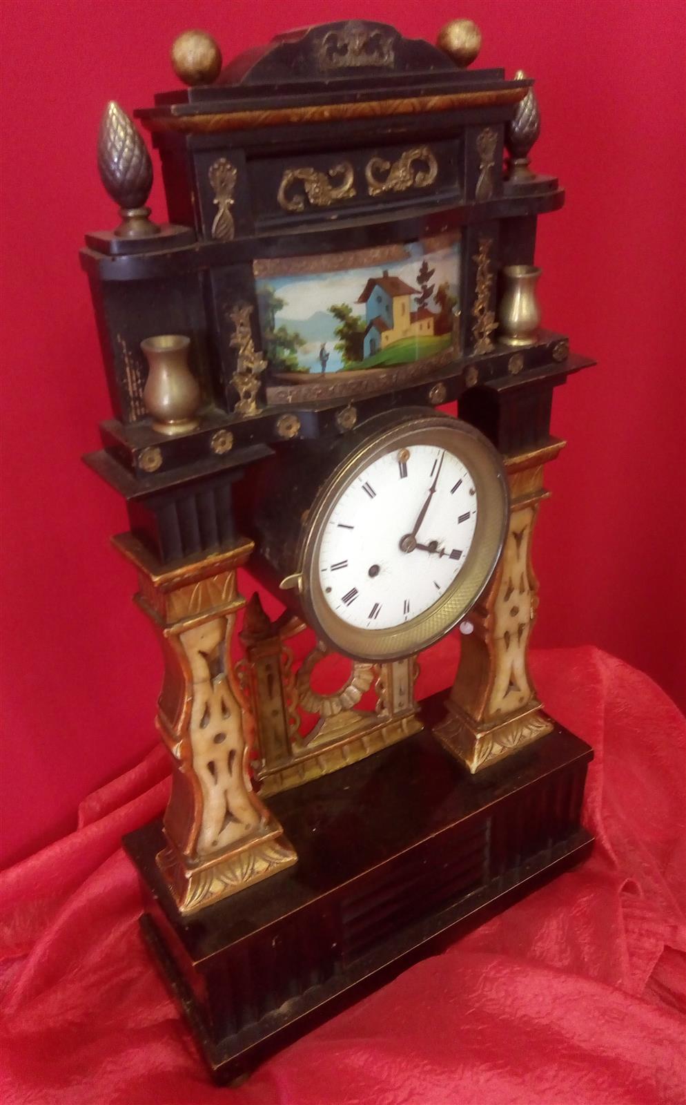 Pendulum clock in gilded and lacquered wood