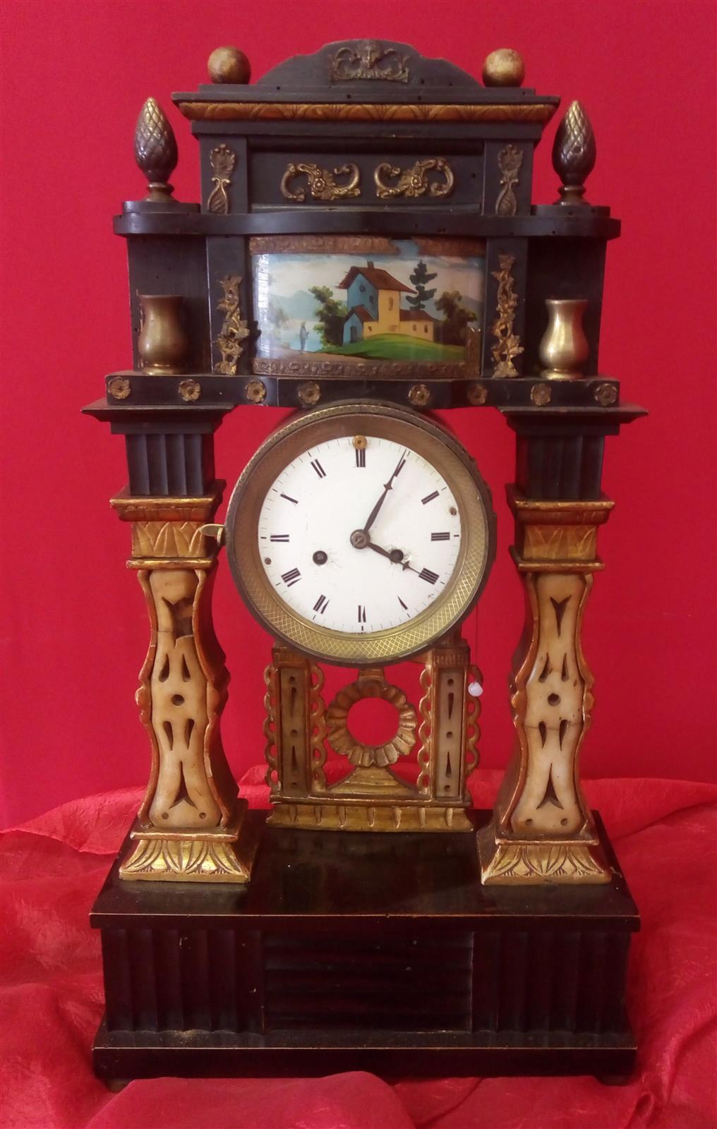 Pendulum clock in gilded and lacquered wood