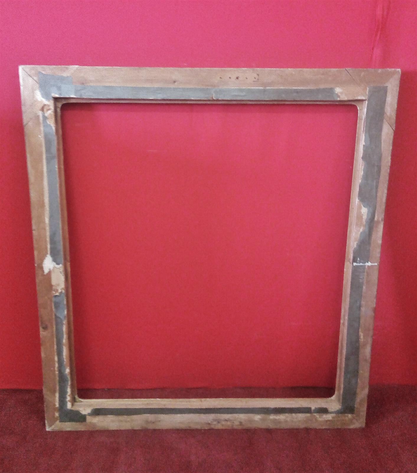 Frame in gilded wood with engraving decoration