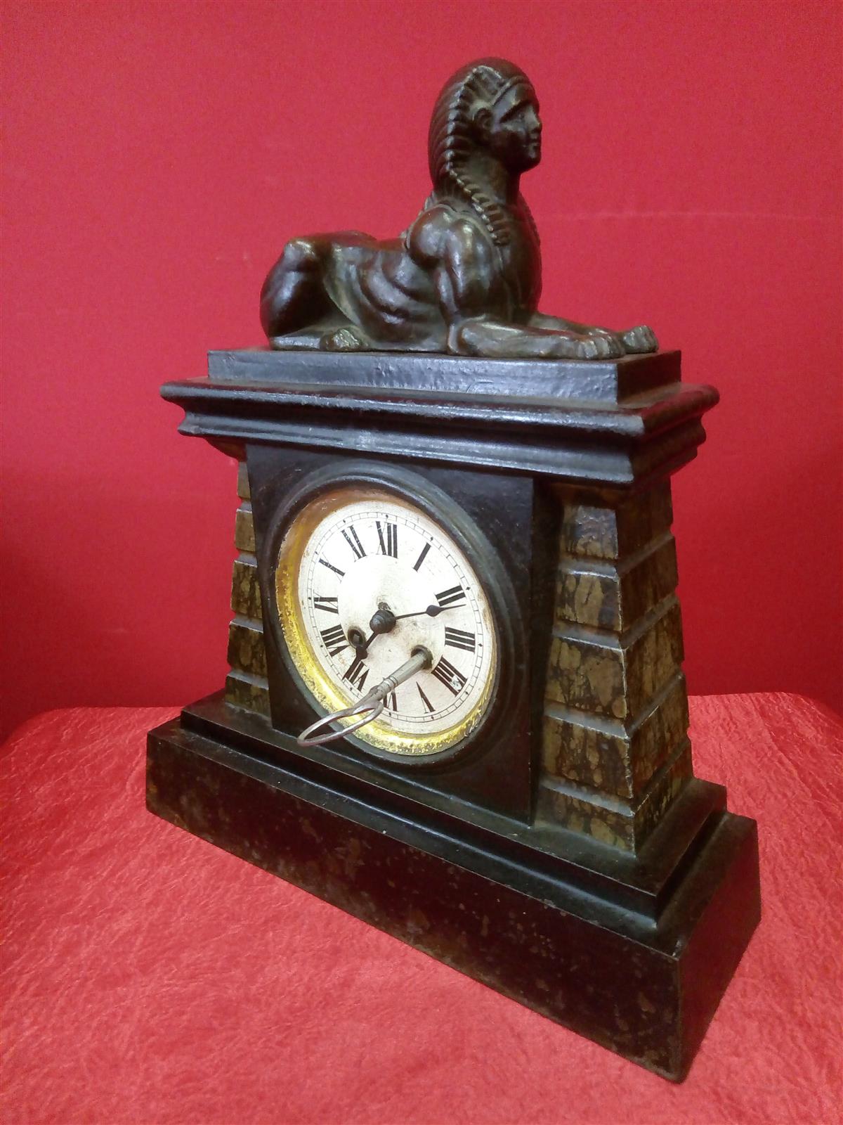 Pendulum clock with sphinx