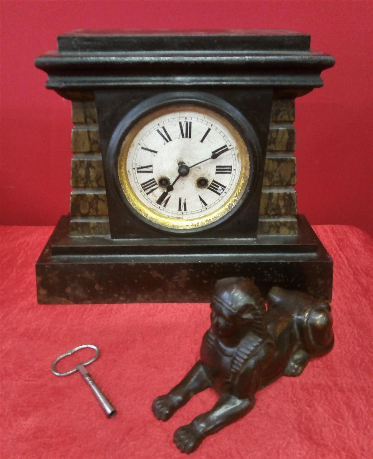 Pendulum clock with sphinx