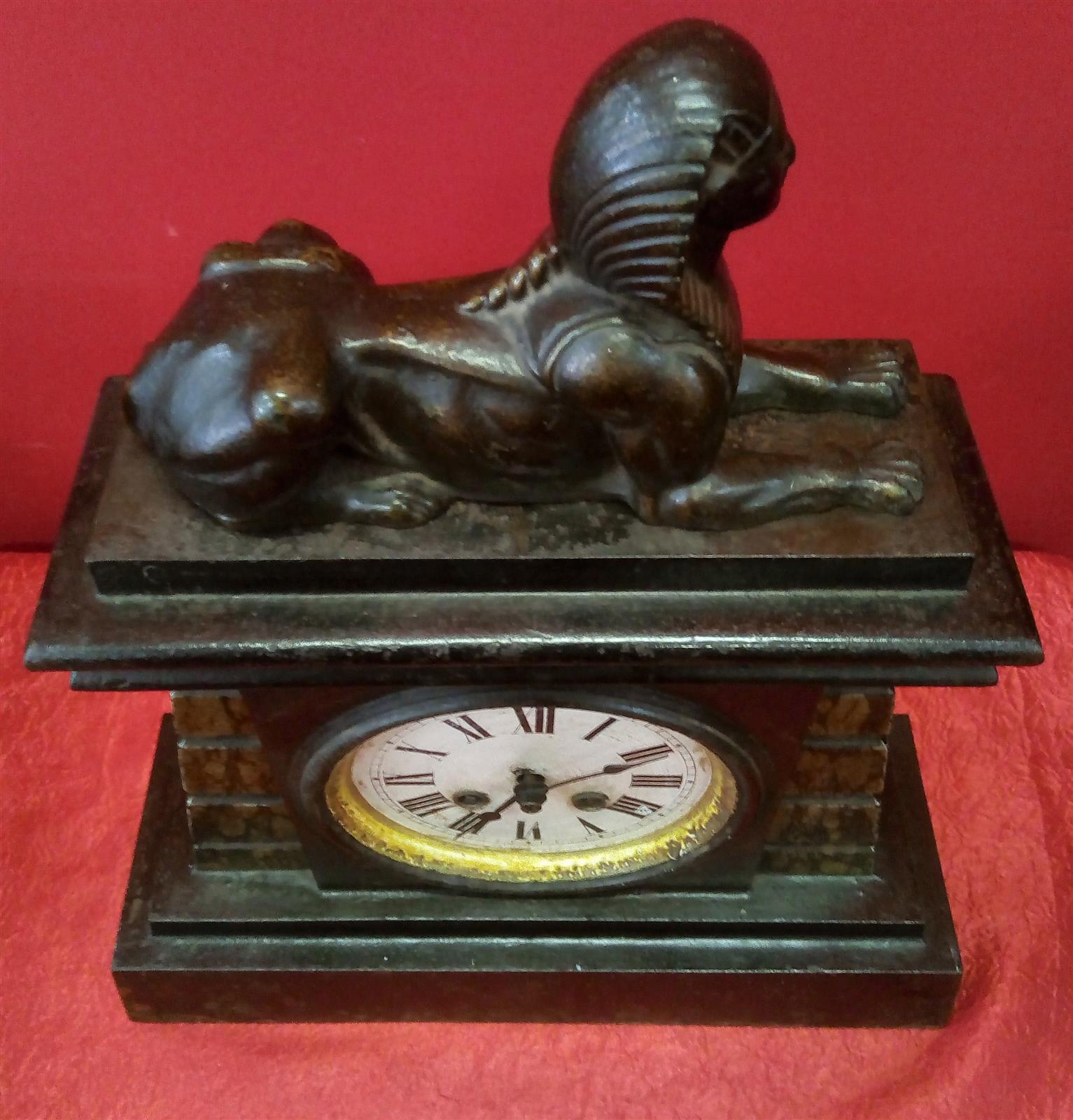 Pendulum clock with sphinx