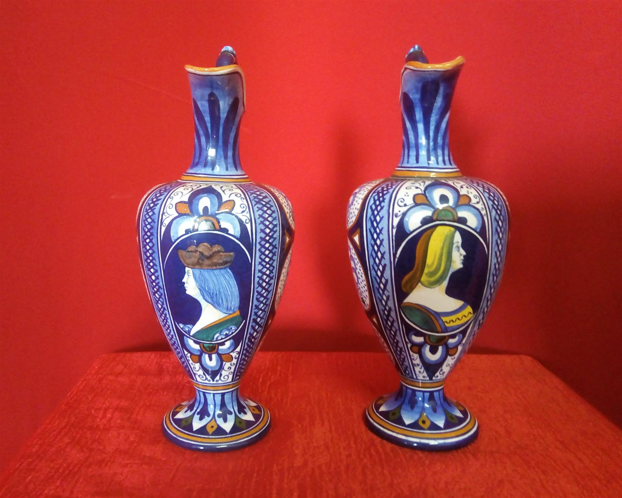 Pair of cruets in Faenza majolica