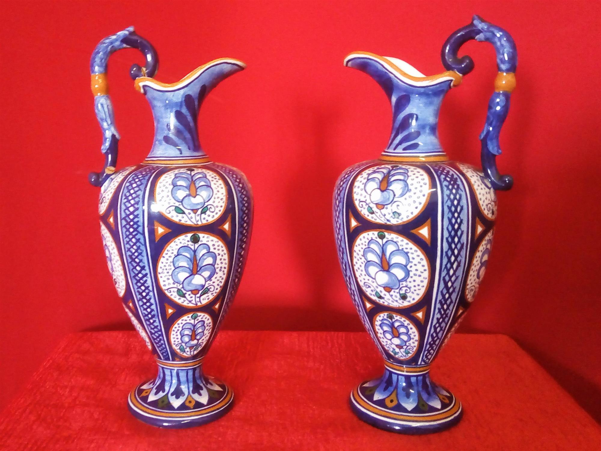 Pair of cruets in Faenza majolica