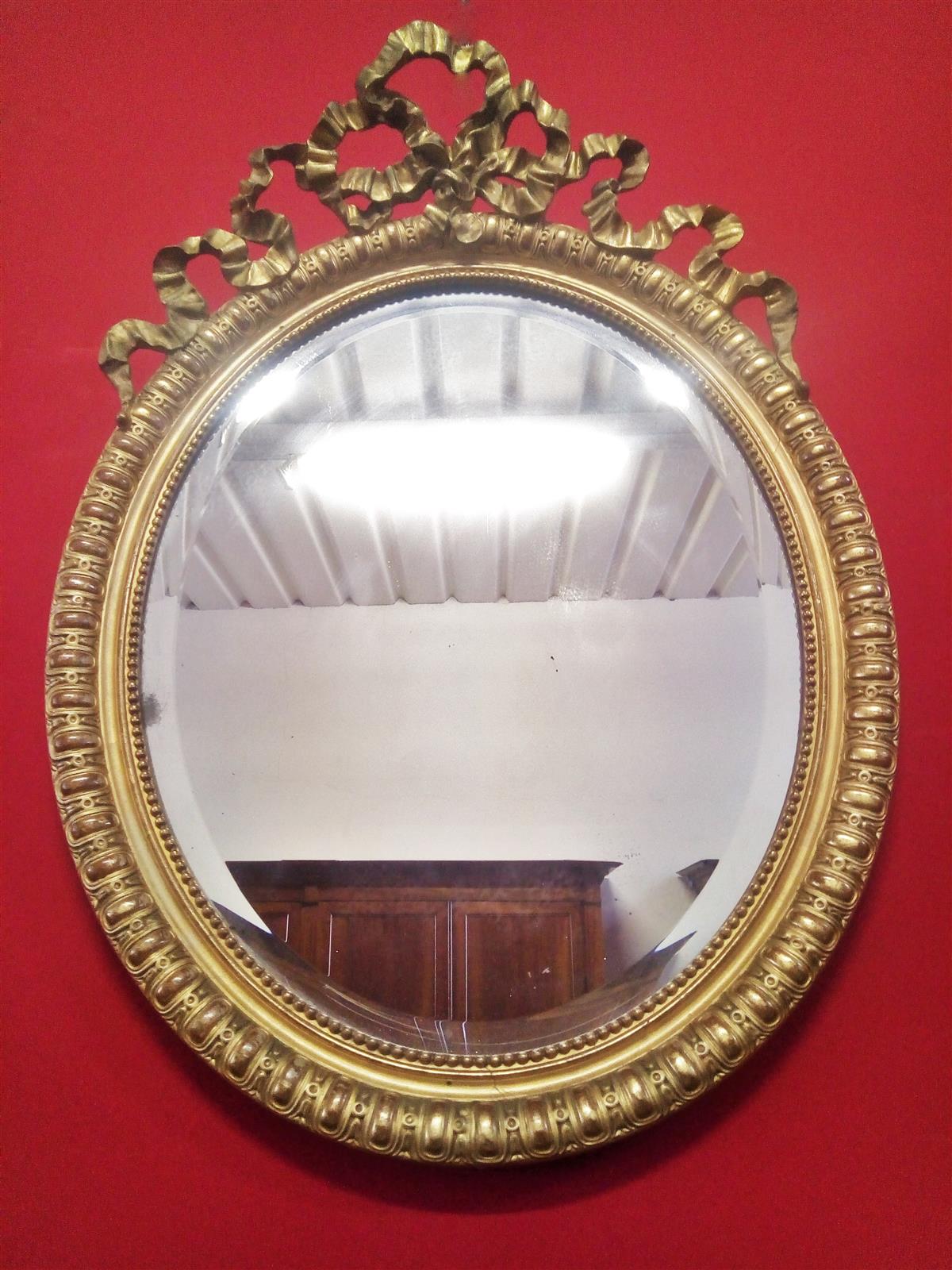 Oval mirror with love knot