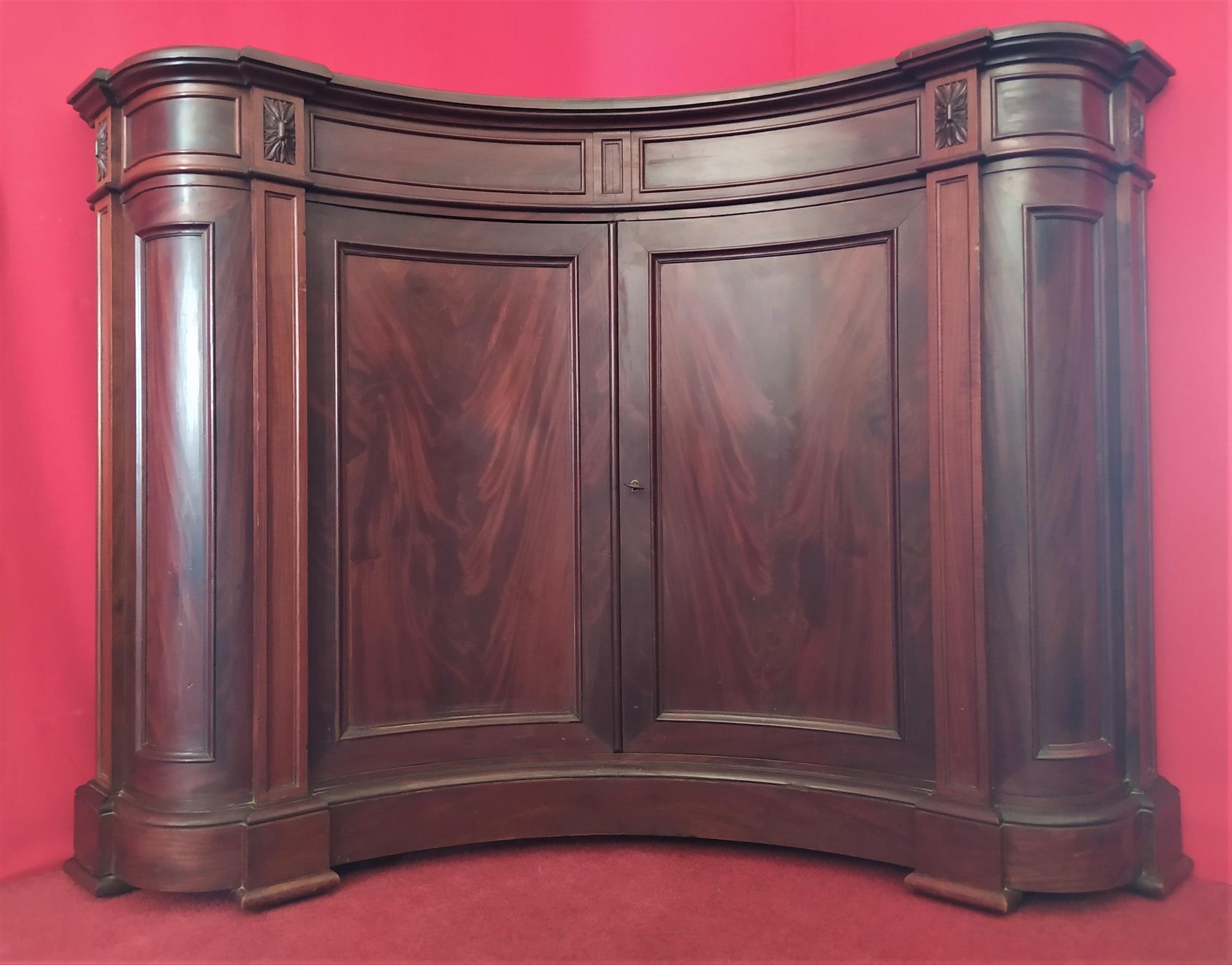 Curved corner cabinet