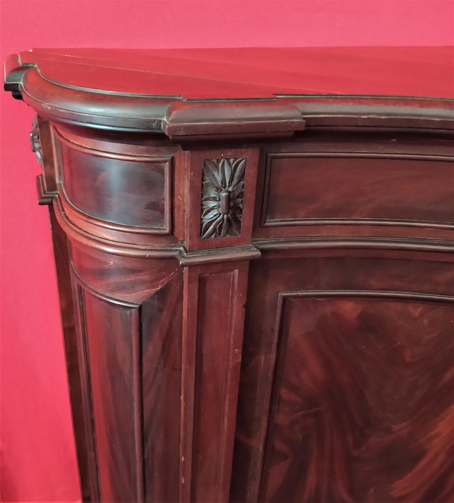 Curved corner cabinet