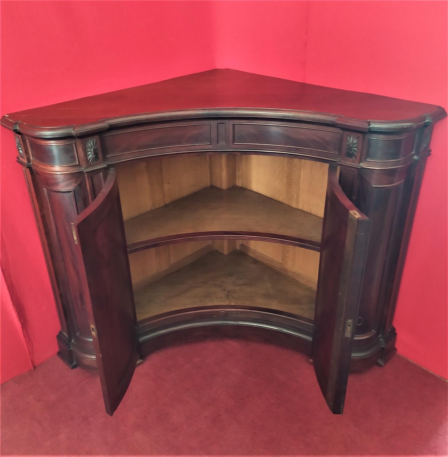 Curved corner cabinet