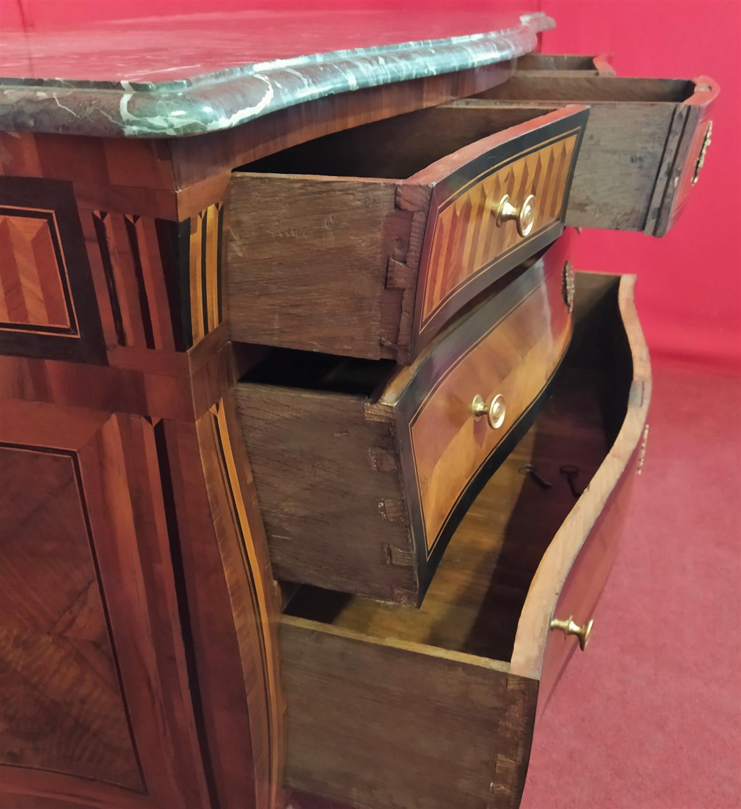 Chest of drawers with marble Walnut plated