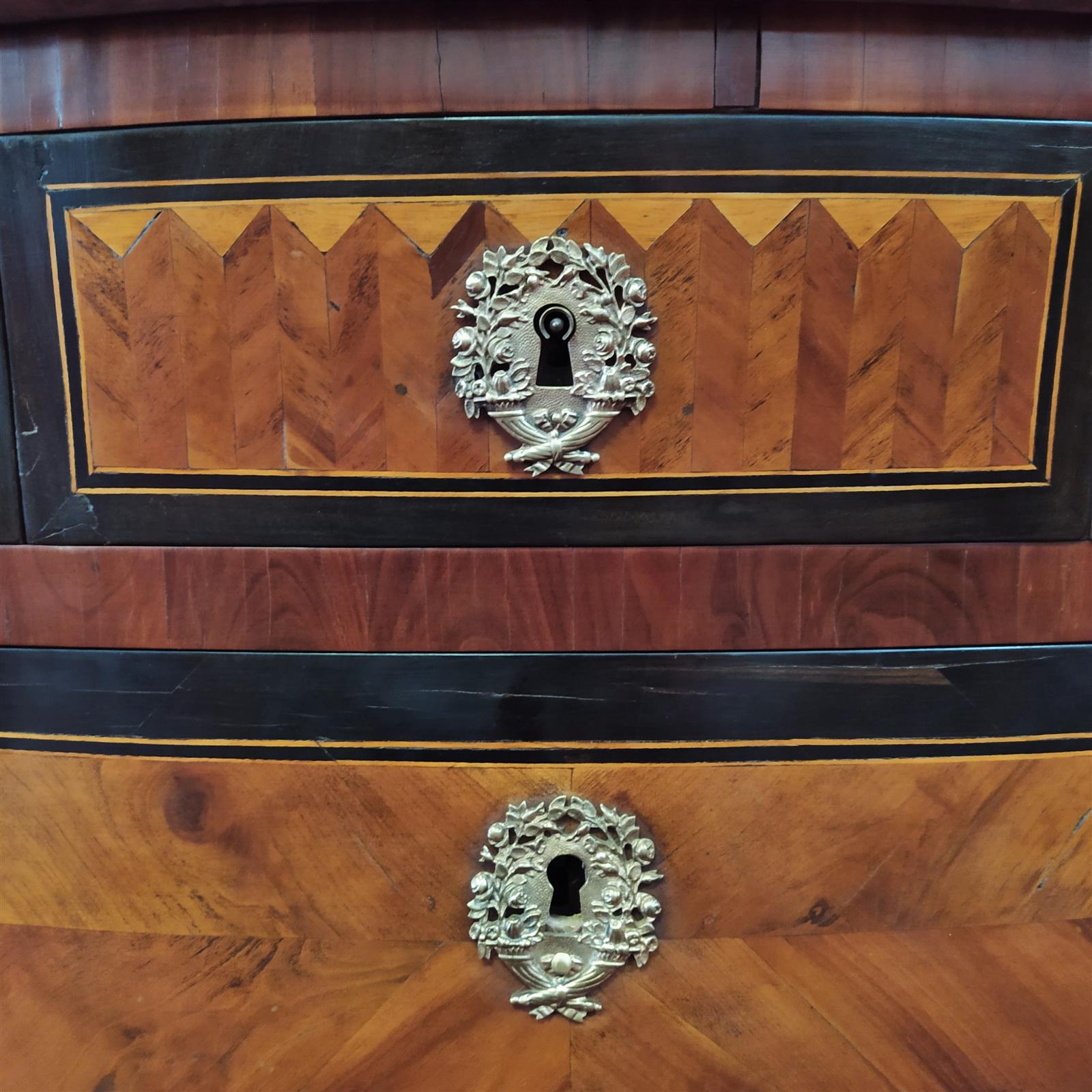 Chest of drawers with marble Walnut plated