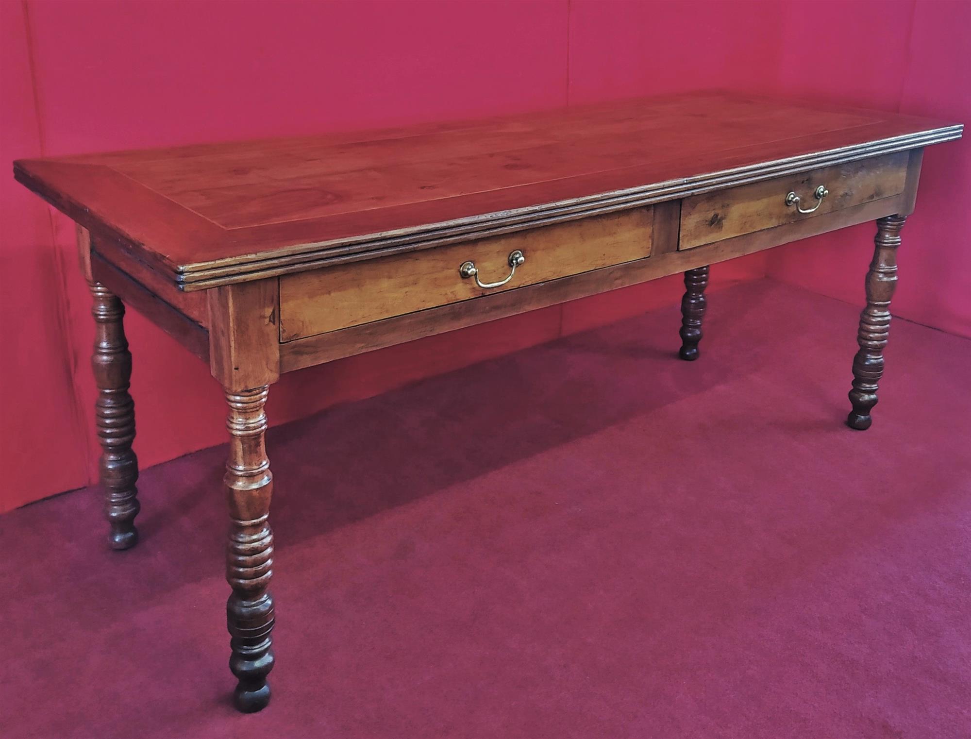 Writing table with inlaid fillet on the top