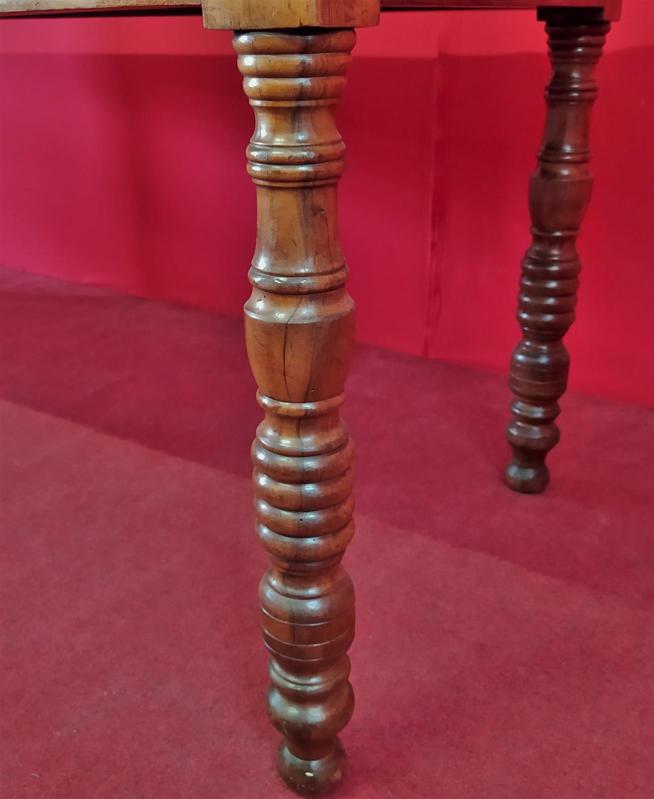 Writing table with inlaid fillet on the top