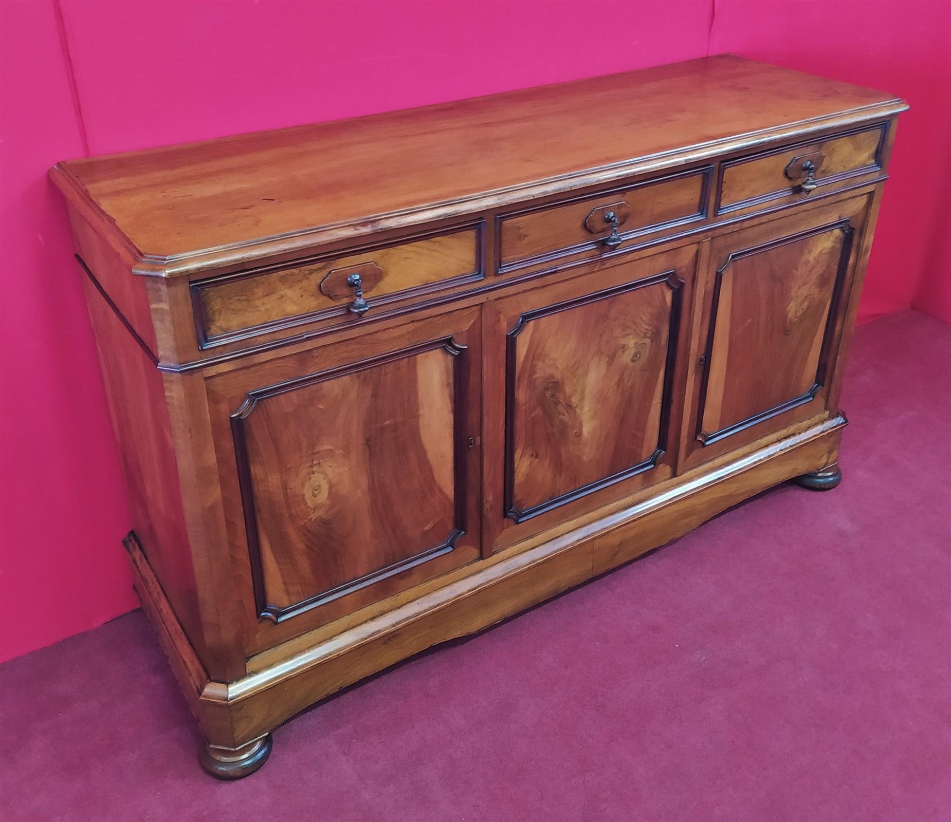 Credenza tre porte tre cassetti, in Mogano chiaro