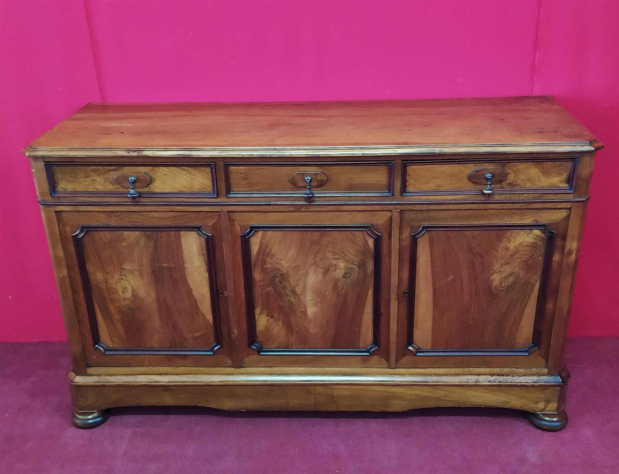 Sideboard with three doors and three drawers, in light Mahogany