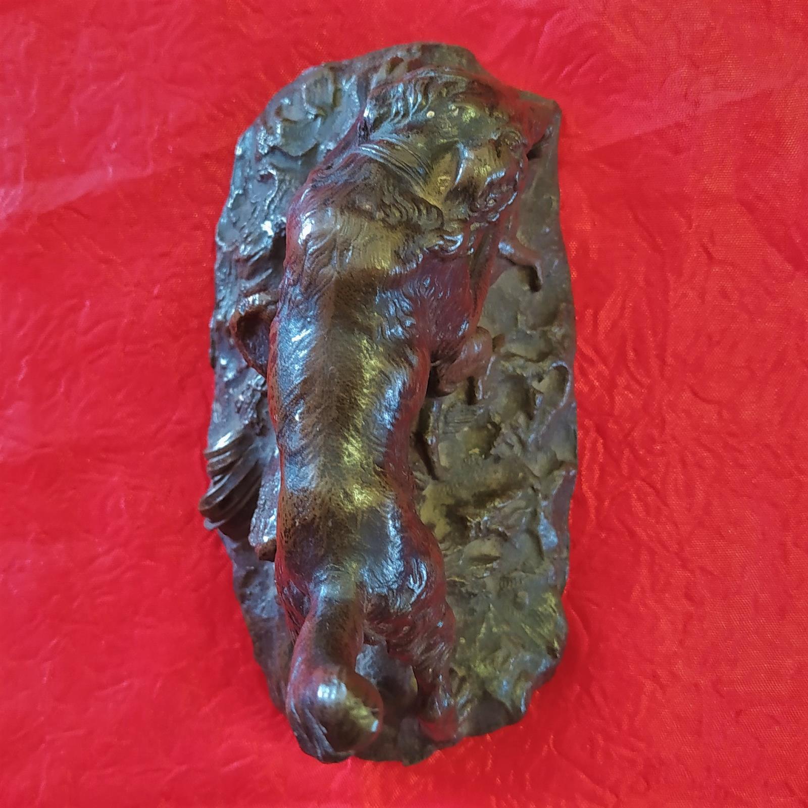 Statuetta in bronzo scena di caccia 