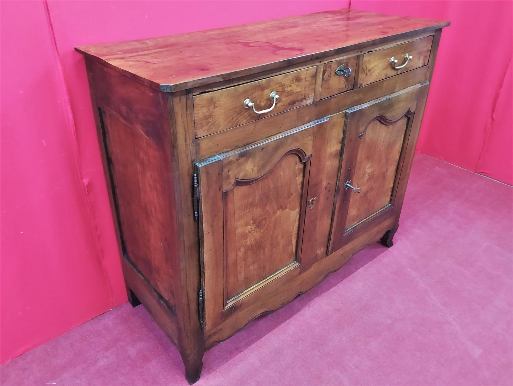 Provençal sideboard in walnut