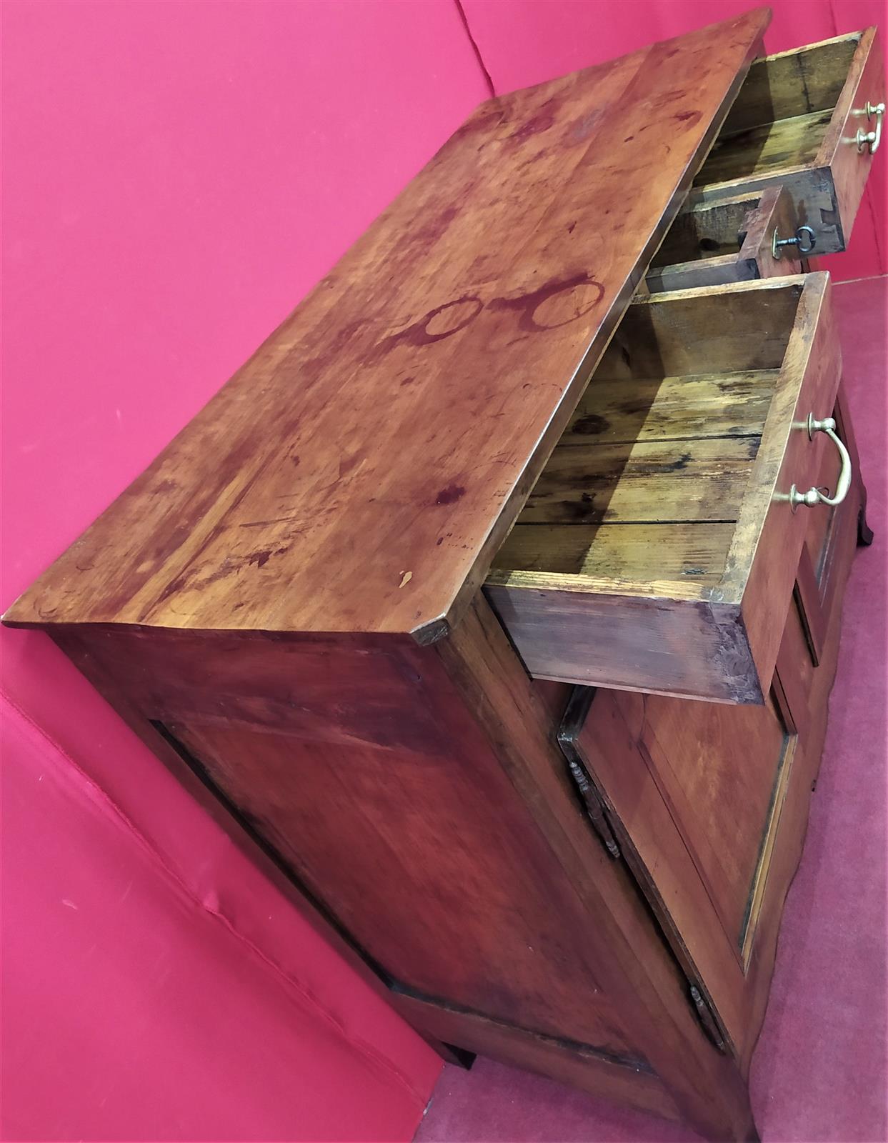 Provençal sideboard in walnut