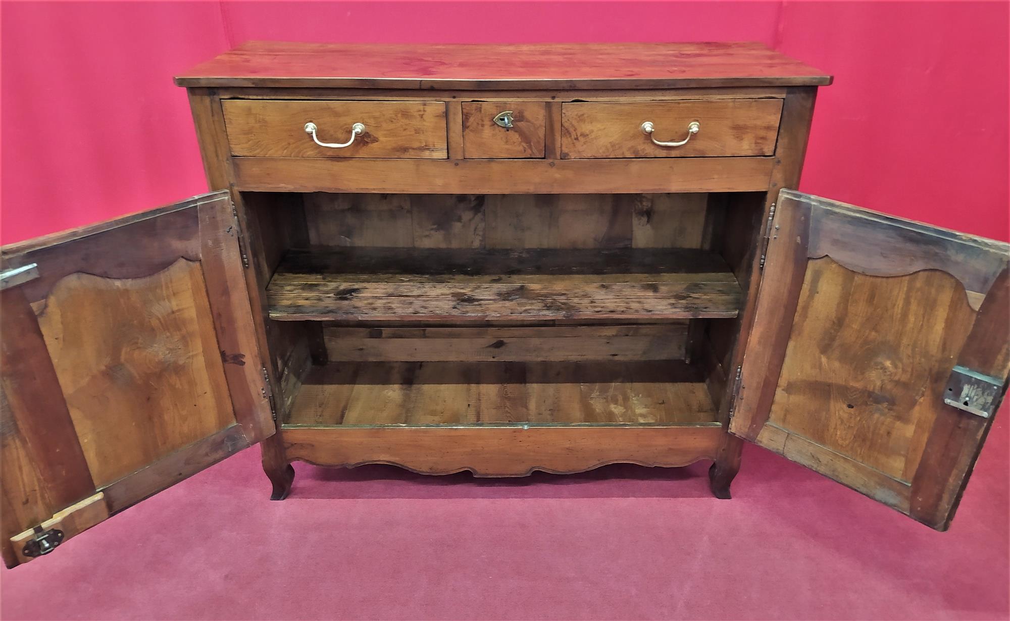 Provençal sideboard in walnut