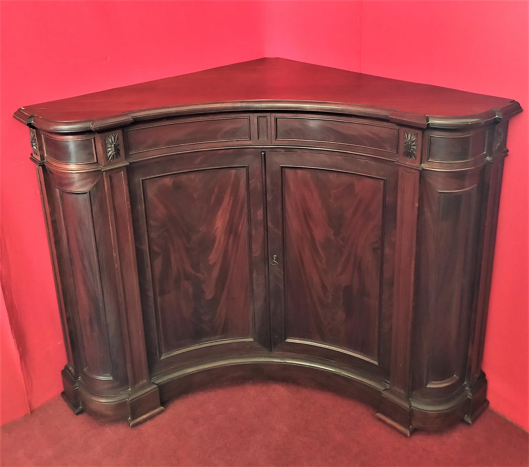 Curved corner cabinet