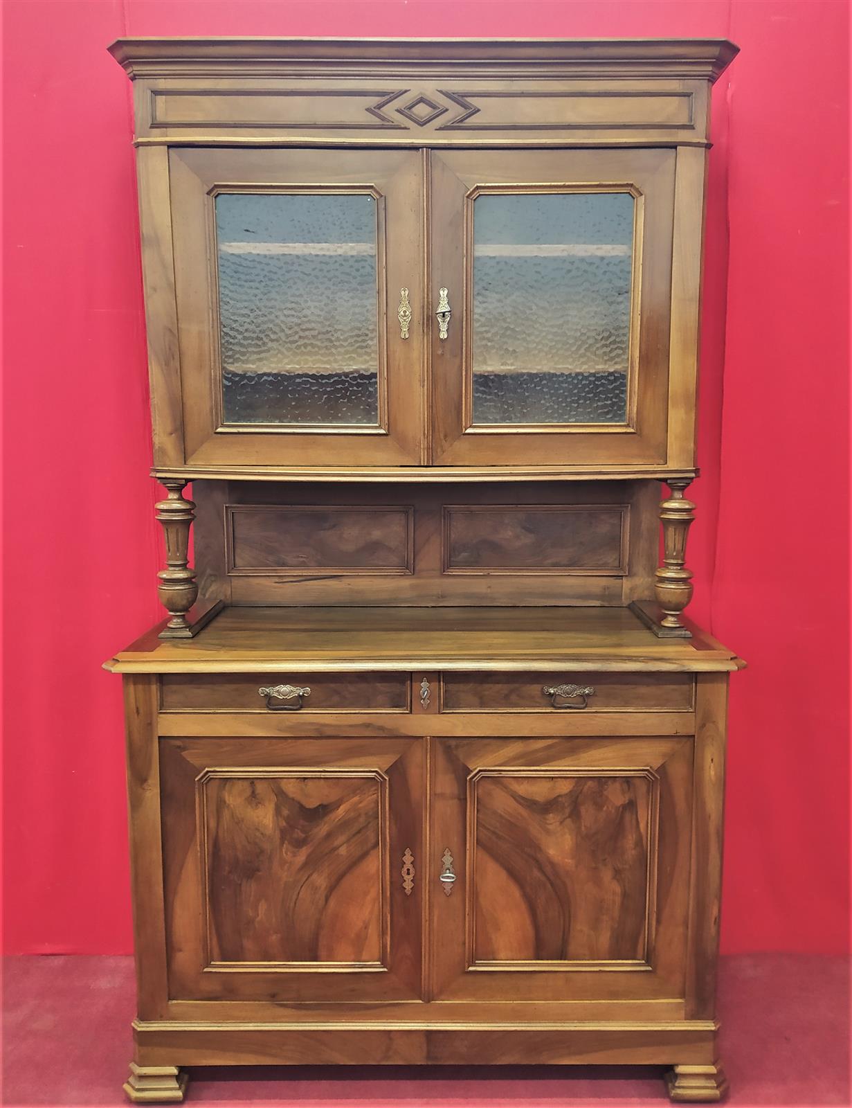 Credenza due porte con vetrina superiore