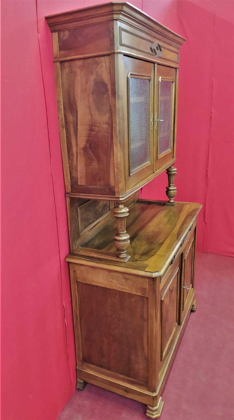 Credenza due porte con vetrina superiore